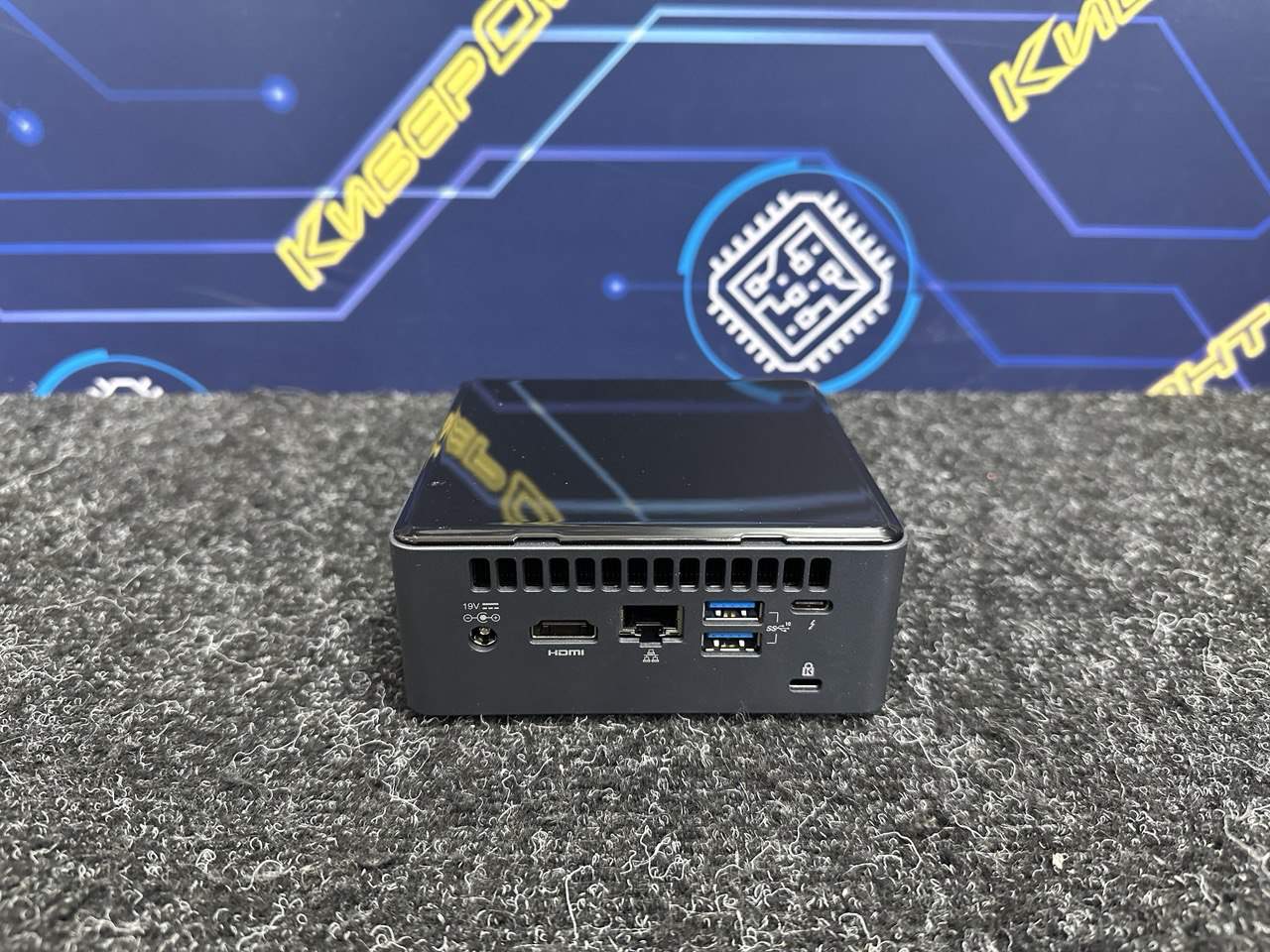 Intel NUC i3-10110U купить бу с рук